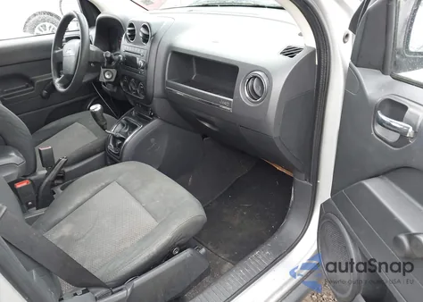 2009 Jeep Compass Sport z USA, uszkodzony, nr VIN 1J4FT47B79D102833